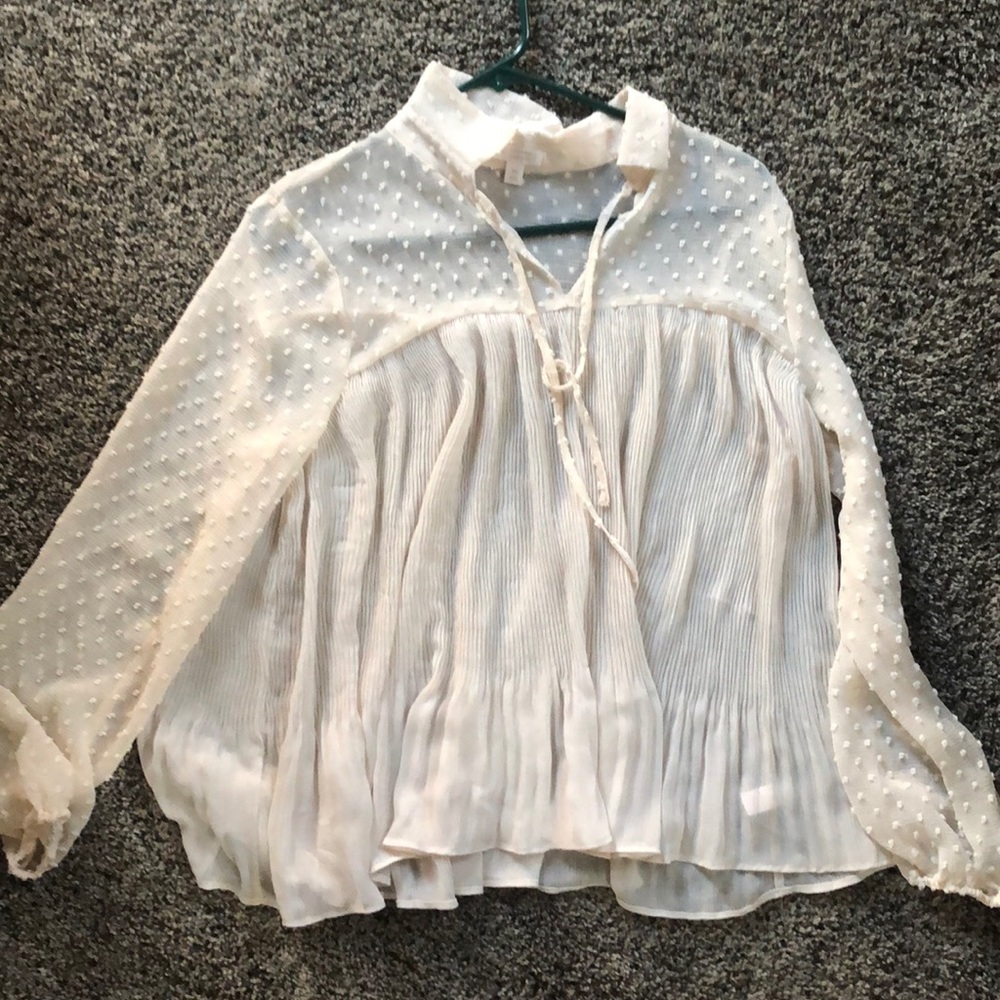 Women’s off white blouse